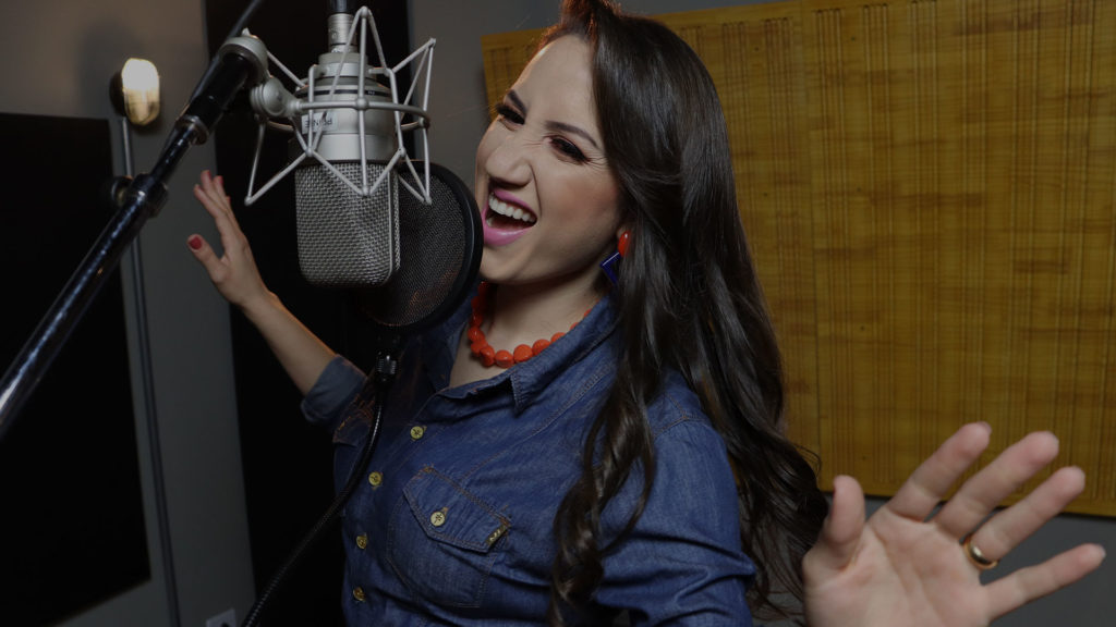 Dia de Graça é o título da nova música de Izabela Carvalho